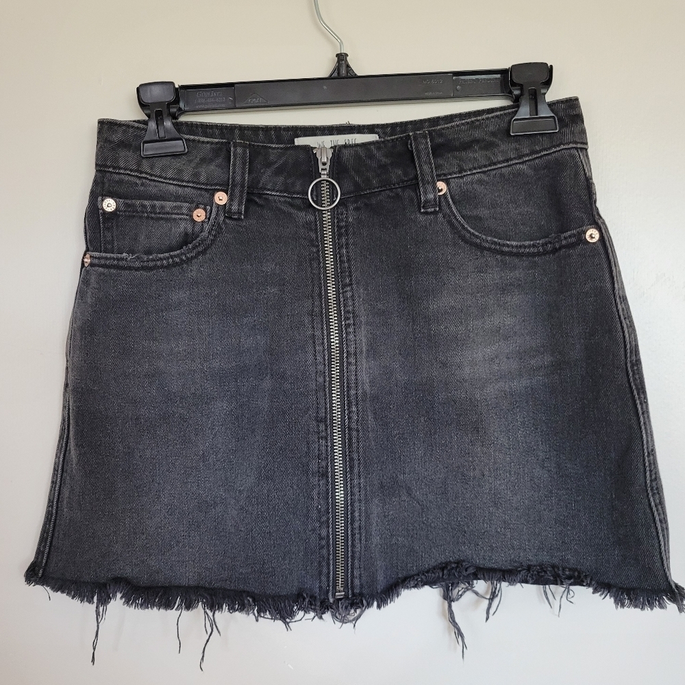 We The Free Zip Up Black Frayed Denim Skirt Mini Size 25